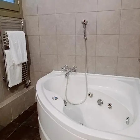 Hisun 4 Seasons Seaside Luxurious Maisonette *